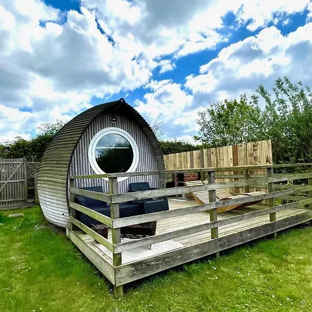 Armadilla 1 At Lee Wick Farm Cottages & Glamping-2